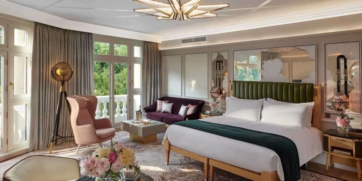 Mandarin Oriental Hyde Park, London Offers a Luxurious Stay